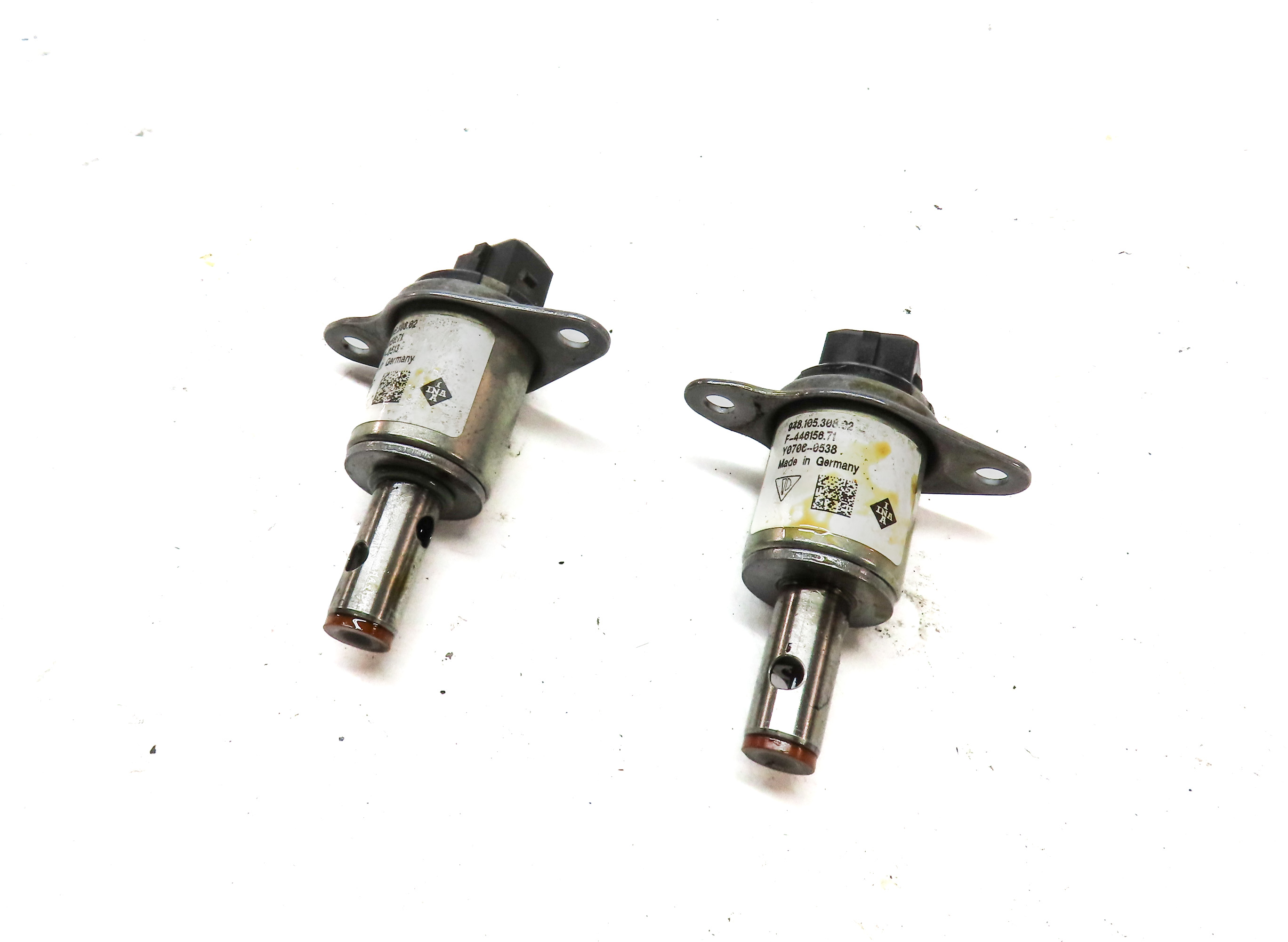 09 PORSCHE CAYENNE (957) 4.8L ENGINE CAM SHAFT CAMSHAFT ADJUSTER SOLENOID SET/2 — exact item pictured